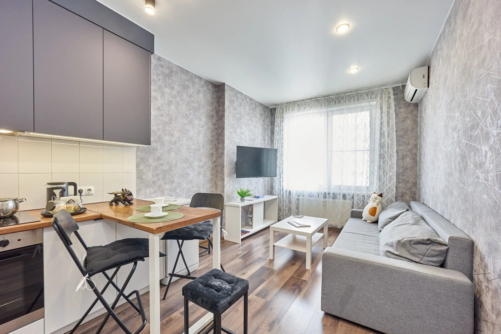 Апартаменты Современная Евродвушка в новом доме на 14 этаже