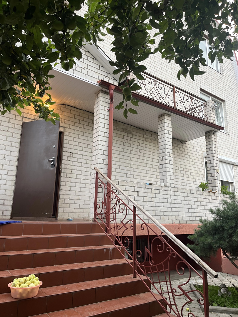 Частный дом с бассейном, сауной и камином