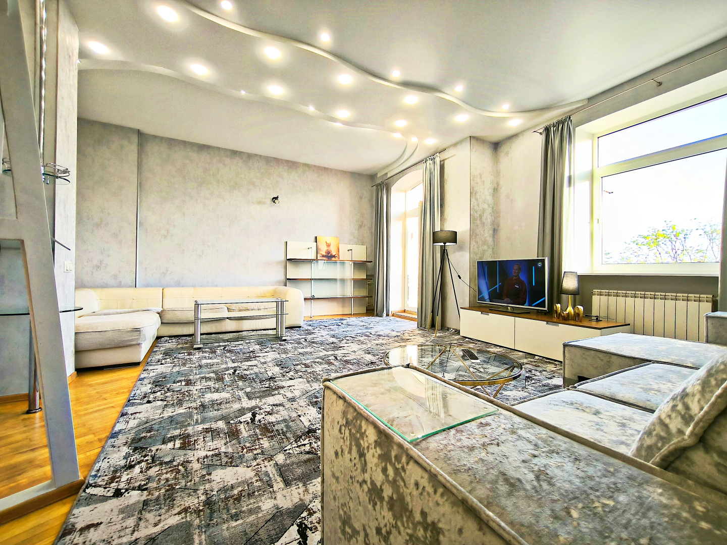 Апартаменты Центр Легендарный Дом под Шпилем | Огромная Трёшка