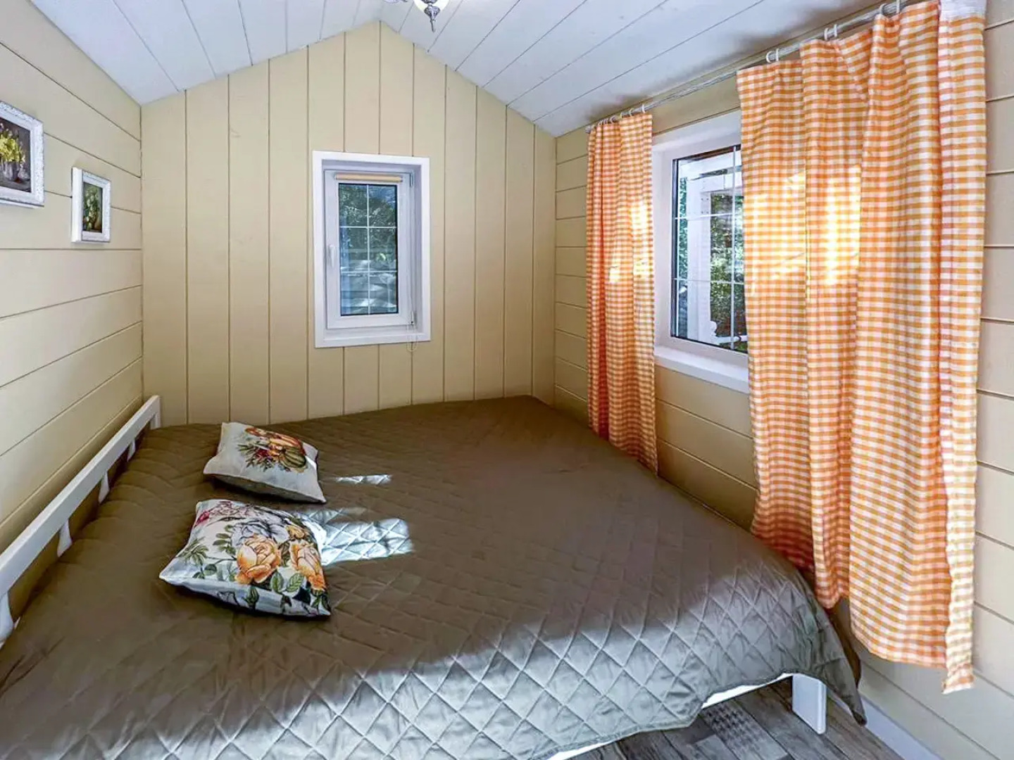 Шале Желтый домик в лесу на Живописной улице