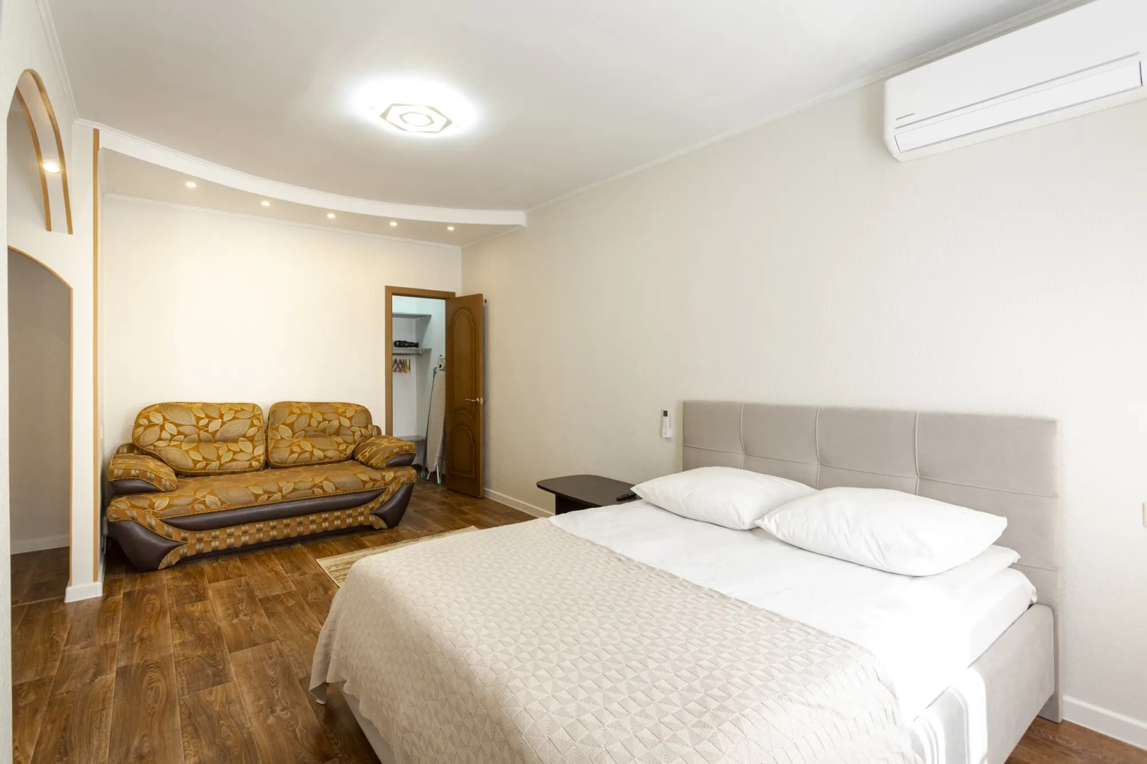 Апартаменты Топольники Люкс