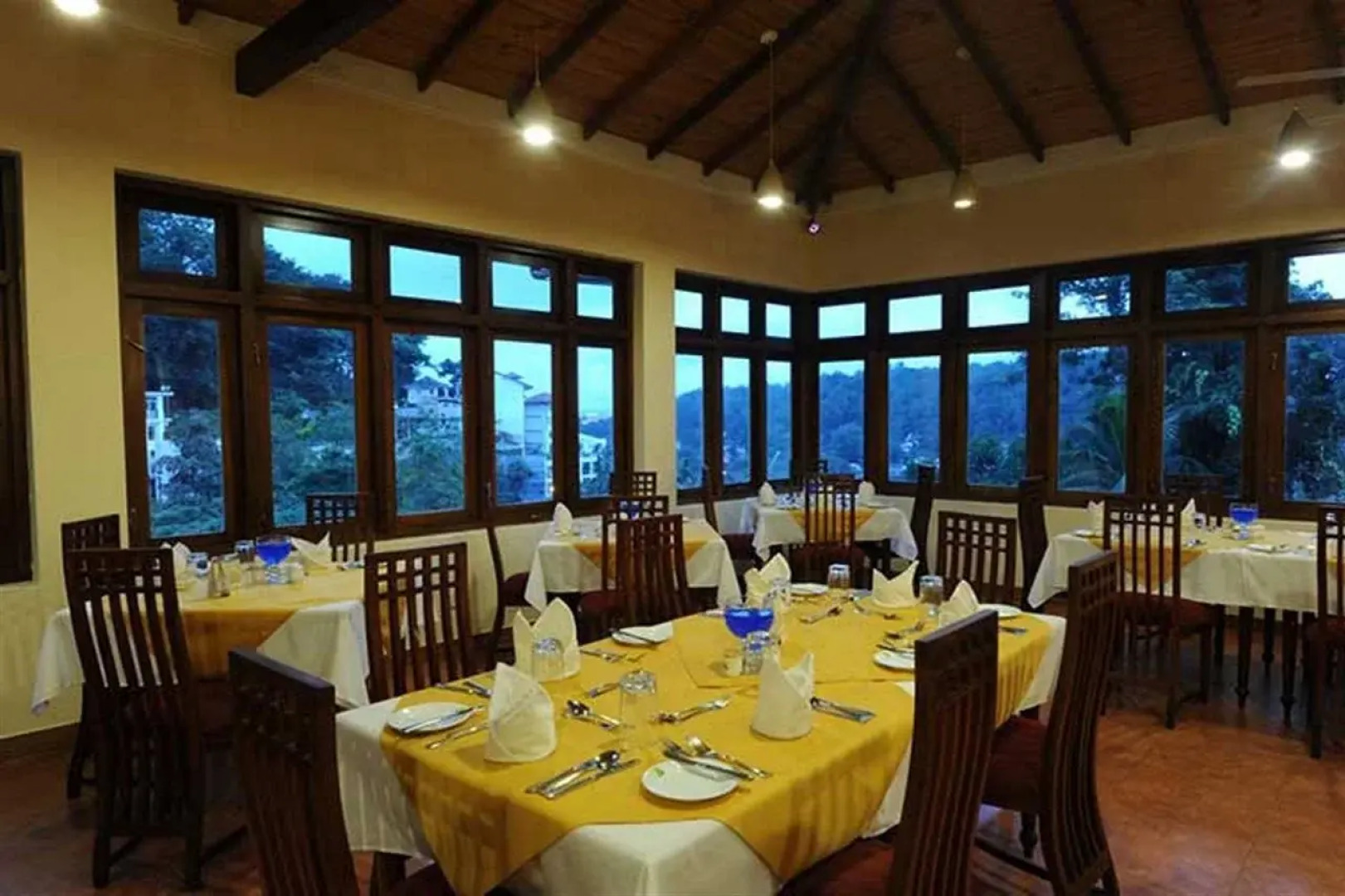 Отель Oak Ray Serene Garden Hotel