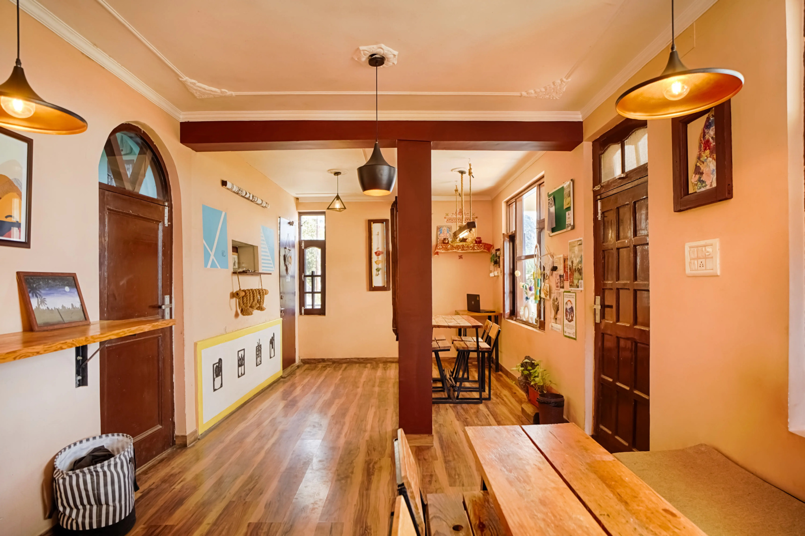 Хостел Young Monk Hostel & Cafe Dharamkot