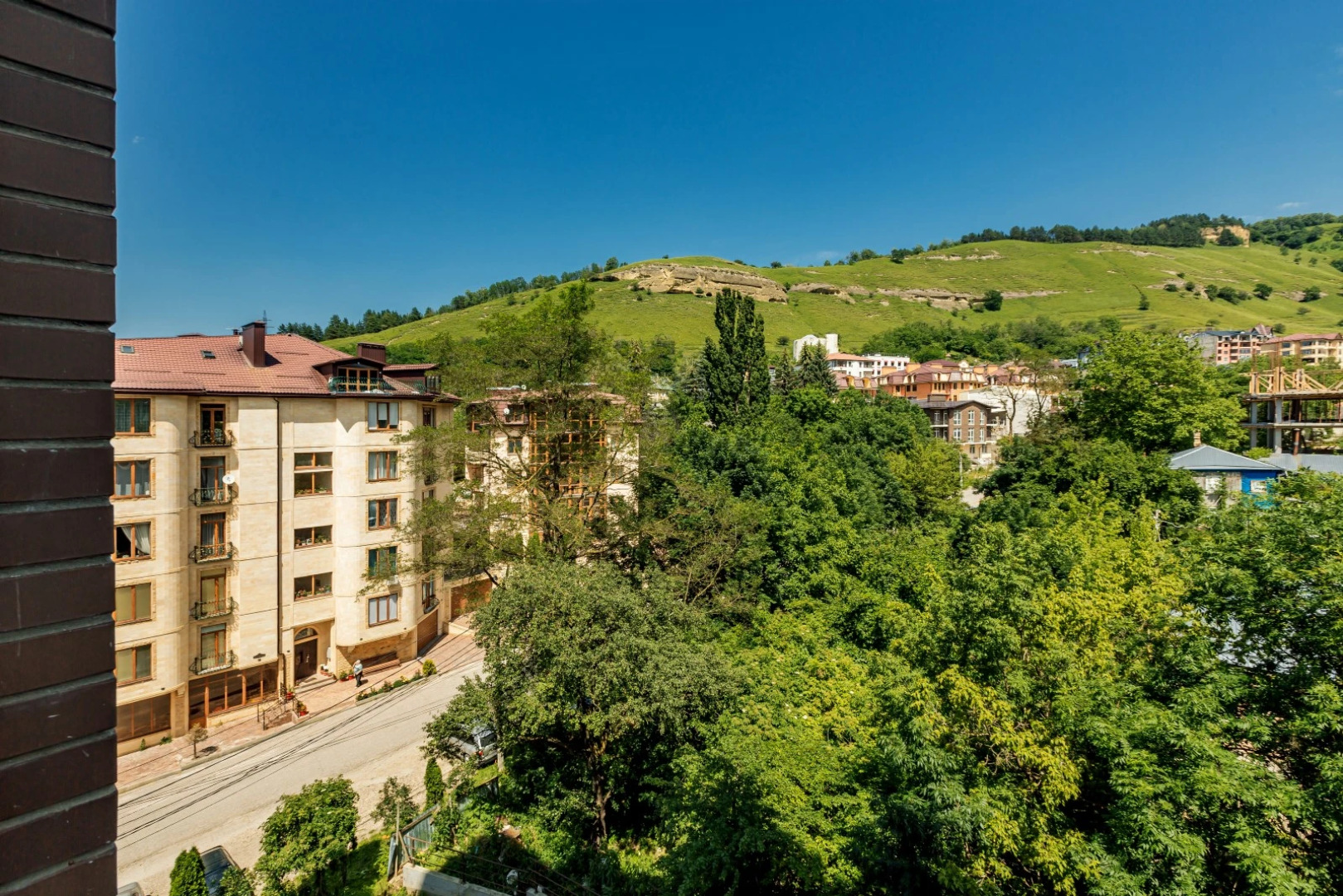 Апартаменты Гортензия Ирины Савельевой в парке с видом на горы
