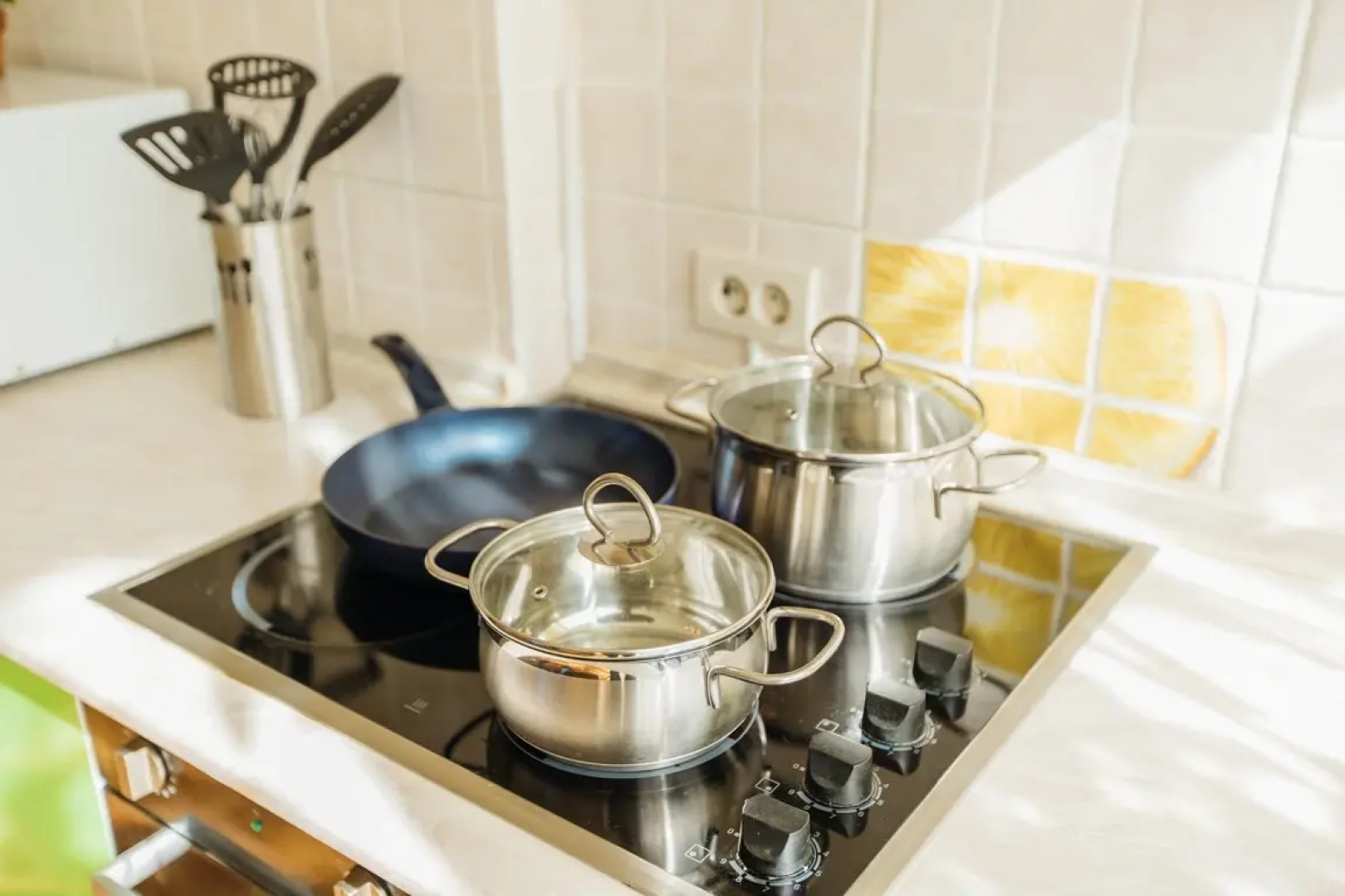 Апартаменты возле Музея Космонавтики в Новом доме с Панорамными окнами 4/16