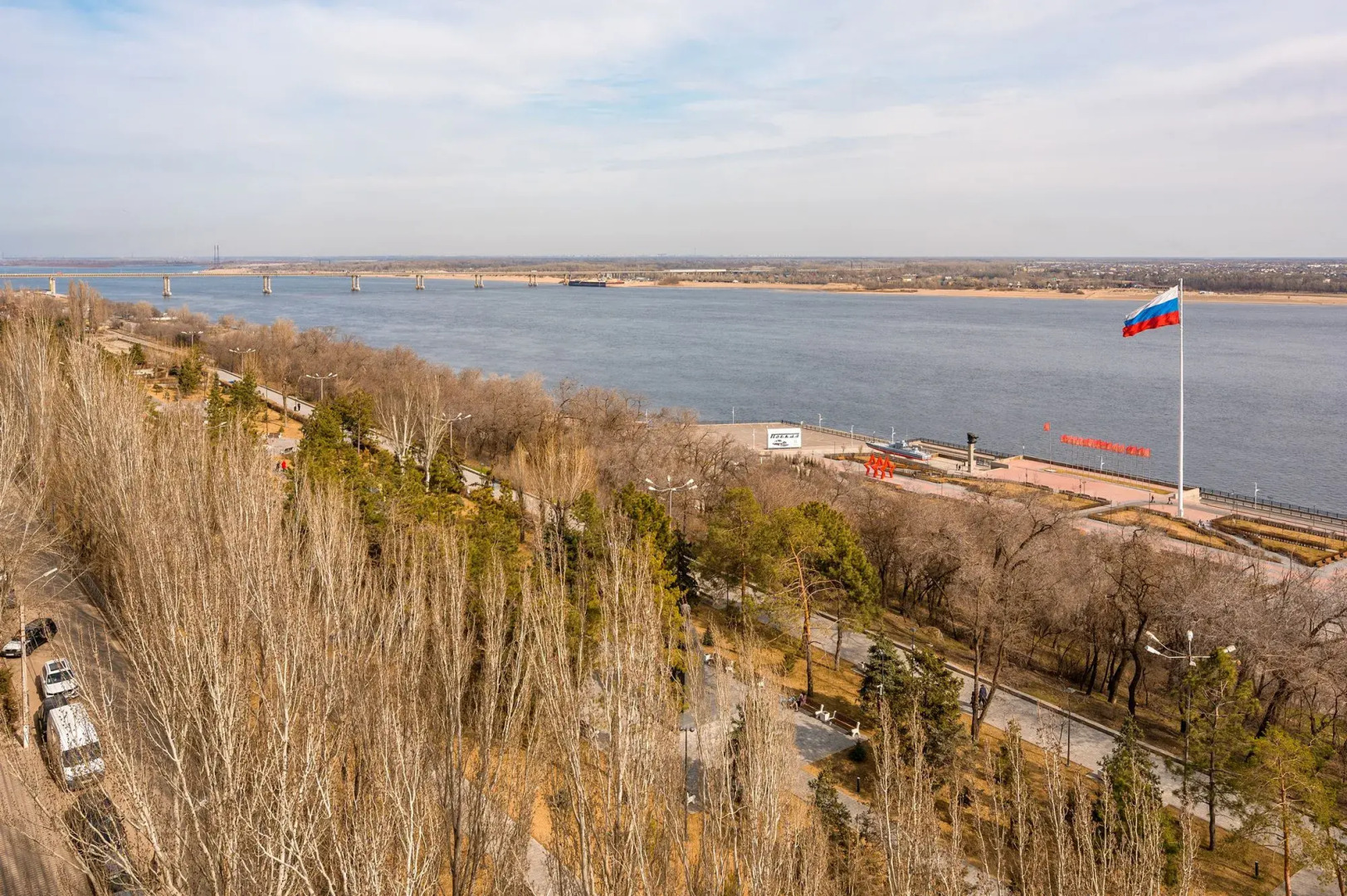 Трёхкомнатные апартаменты на Маршала Чуйкова