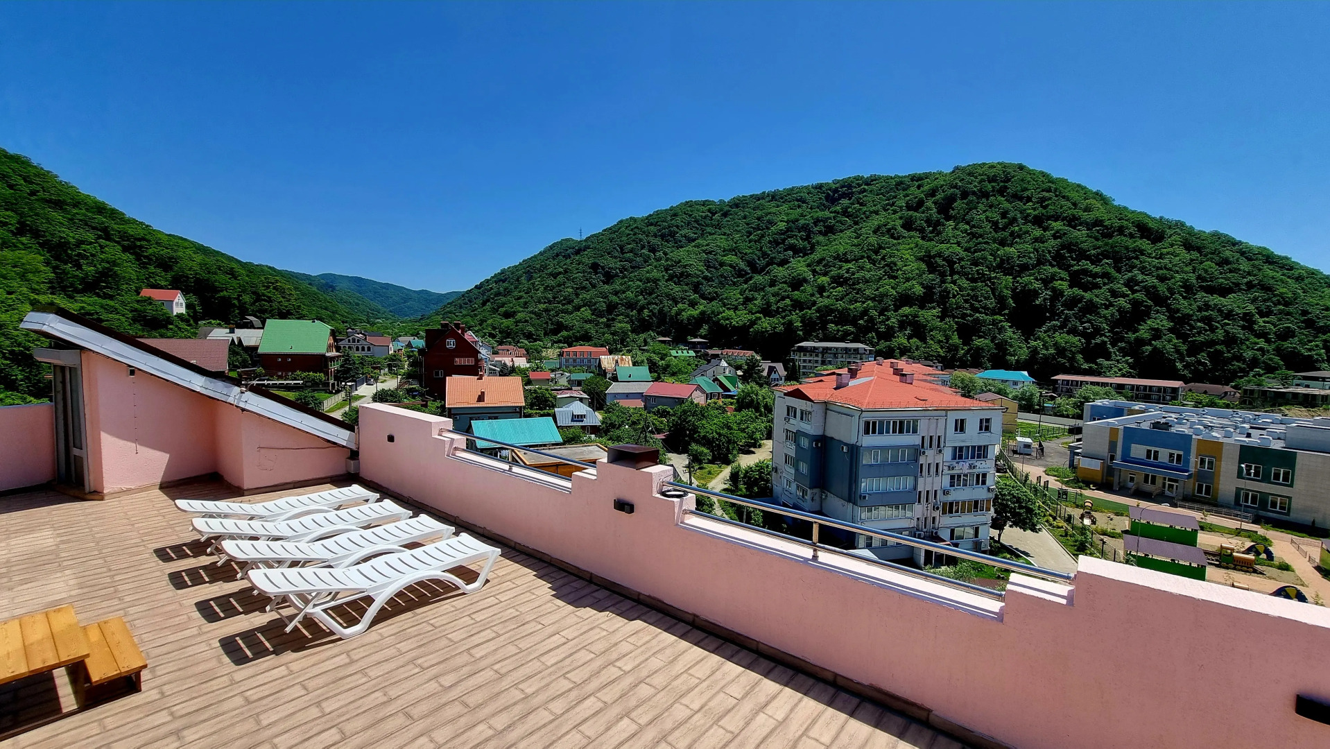 Частный Дом Таунхаус с Панорамной Крышей