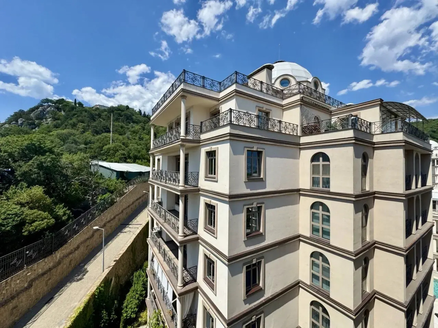 Апартаменты Двухкомнатные с Балконом Премиум класса в ЖК Дипломат