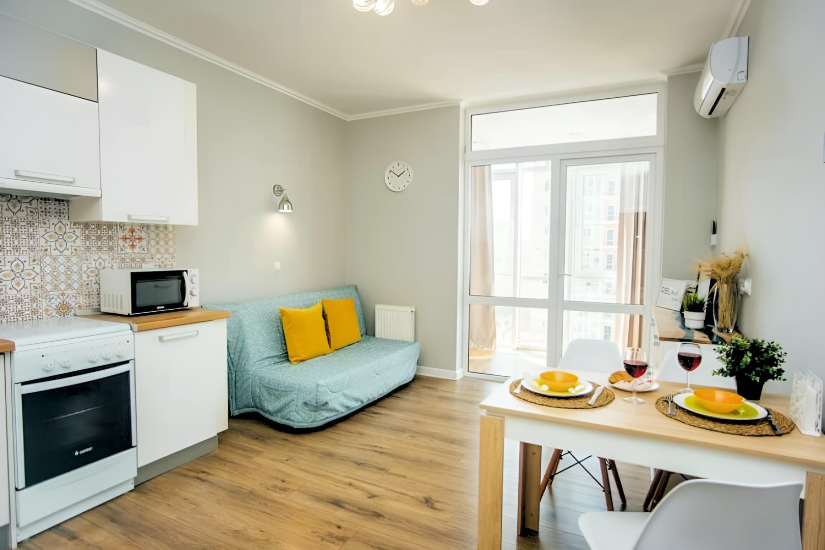 Апартаменты Uzorapart Просторная Евродвушка у Пляжа Алексино с Видом на Закат