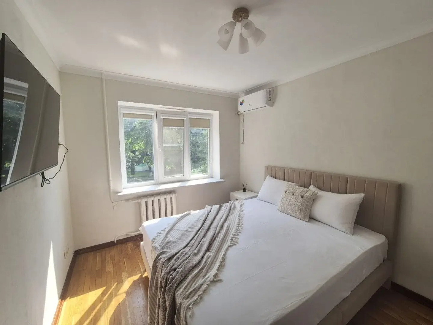 Квартира Двушка с раздельными комнатами рядом с парком, садом и сквером