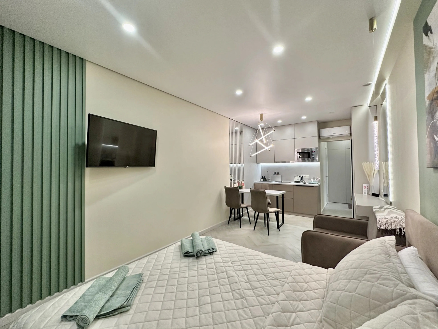 Апартаменты LS-Art-Olive с видом на море с 13 этажа