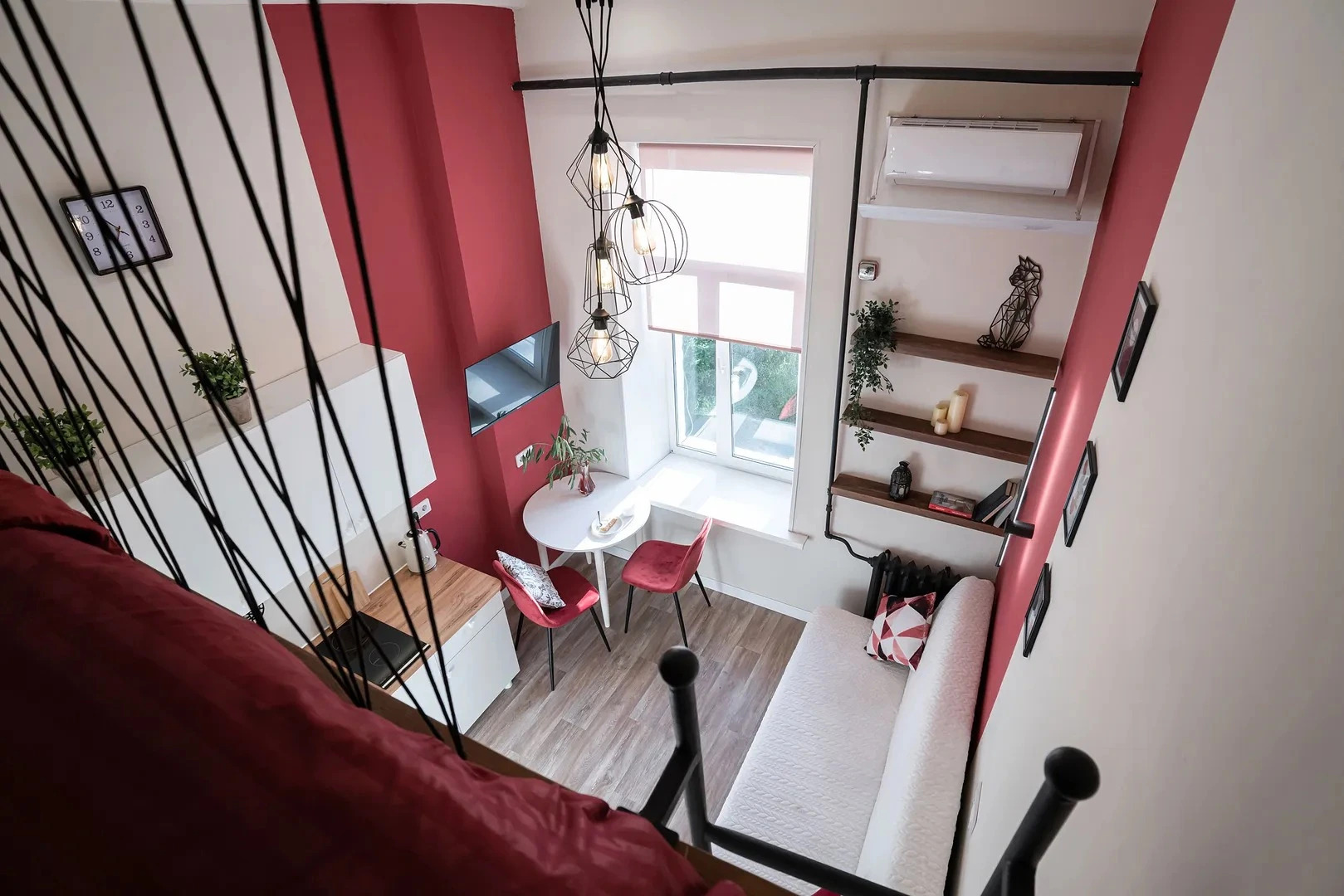 Квартира мини-студия со вторым ярусом у парка с озерами