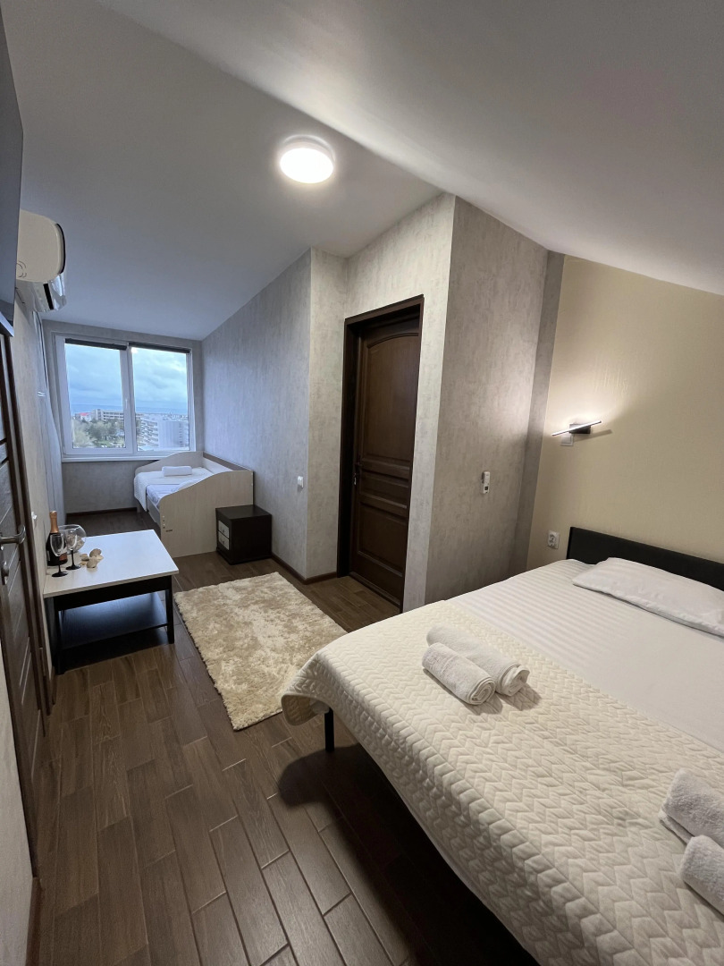 Na Pontiyskoy 16 Guest House