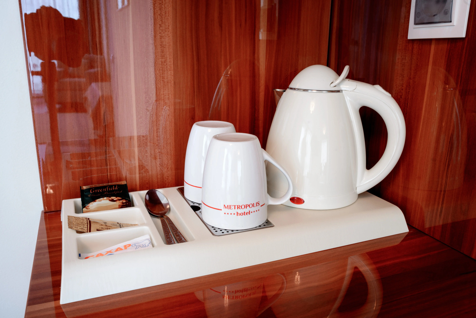 Отель Метрополис