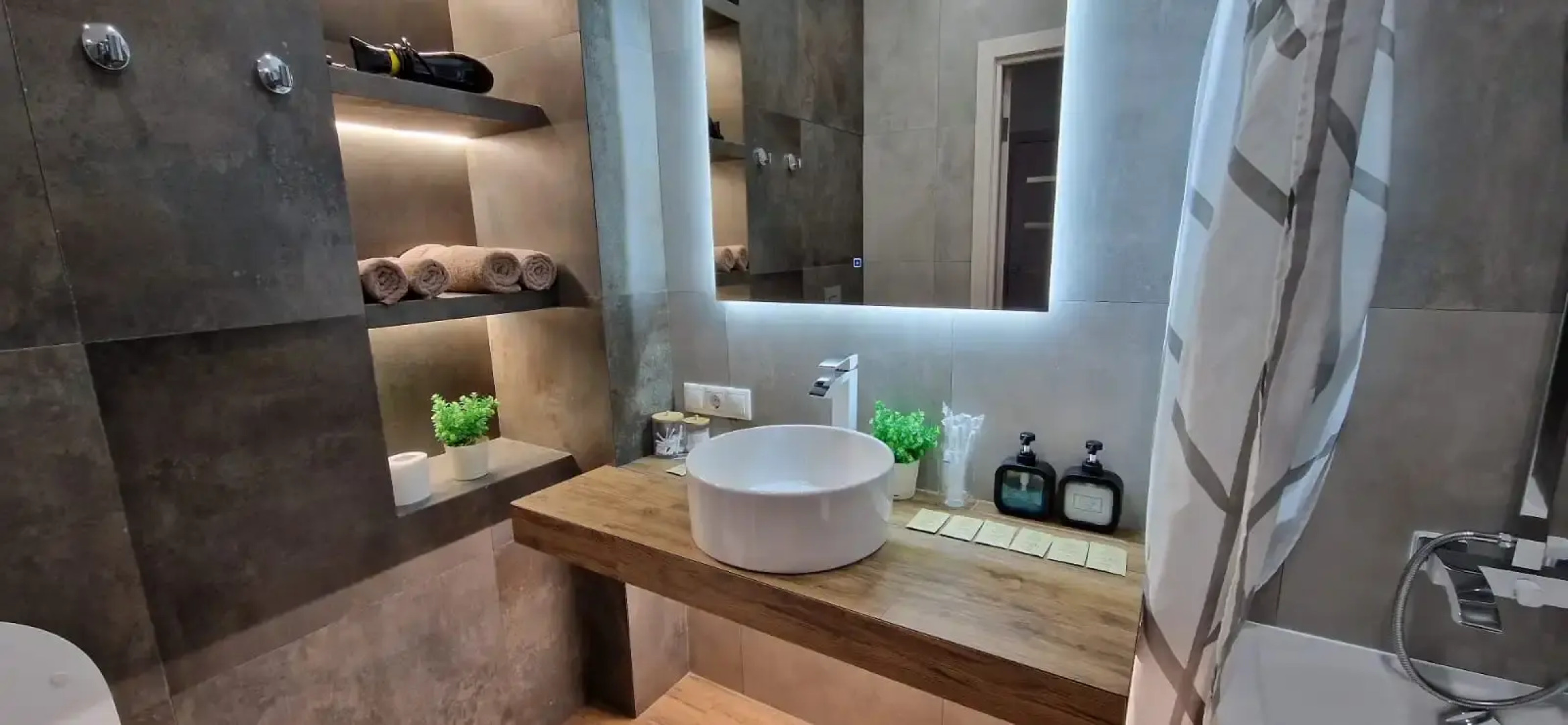 Апартаменты ЖК Альбатрос 12/16 на Поддубного 1