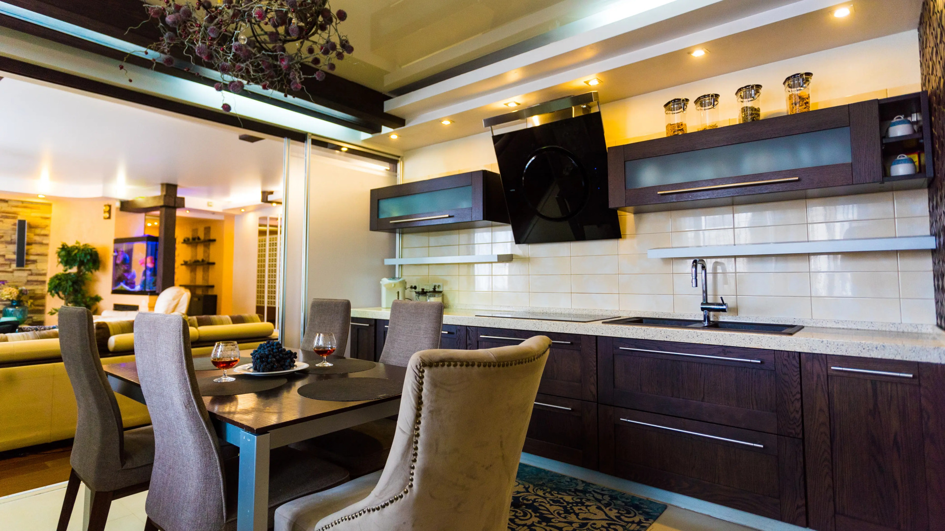 Апартаменты Центр города в 5 минутах езды размещение 12 мест, сауна, кондиционер