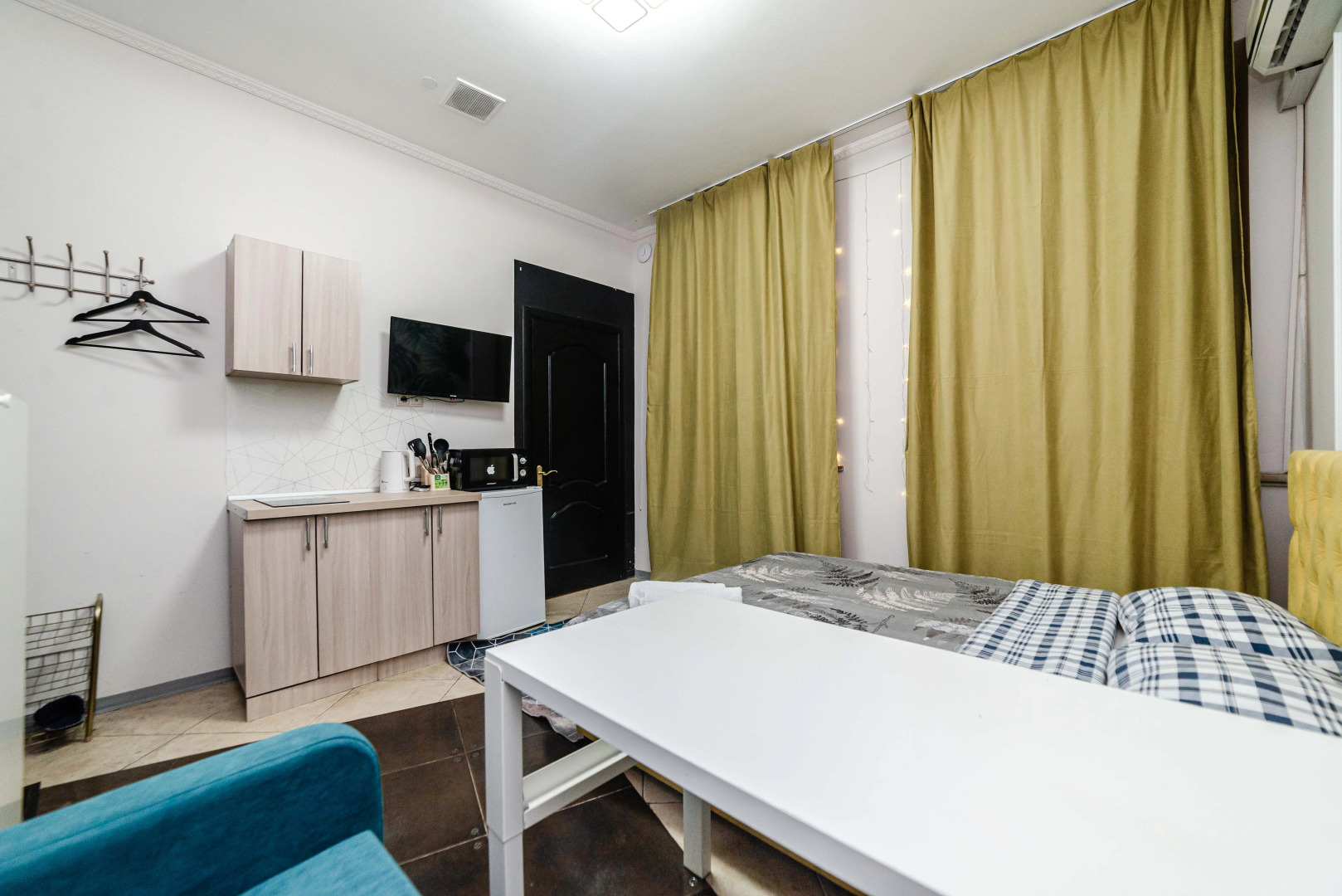 Апартаменты Жуковского 1/2/10 с2 (107)