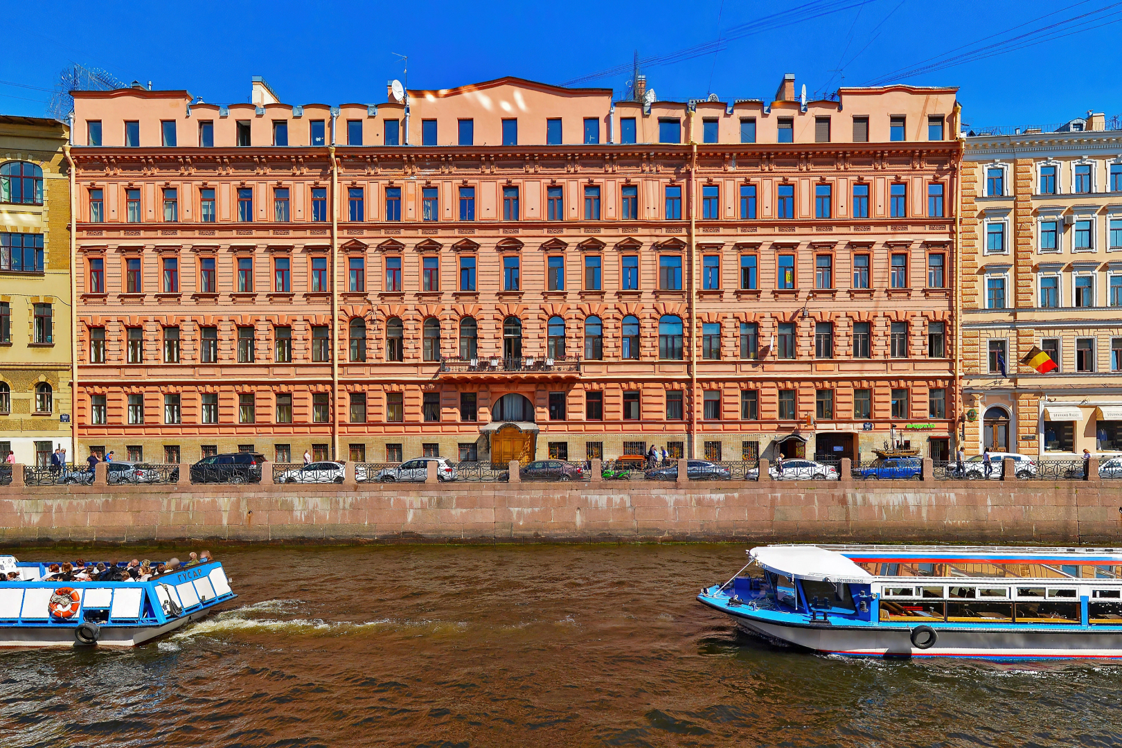 Апартаменты SweetHome на Мойке 40