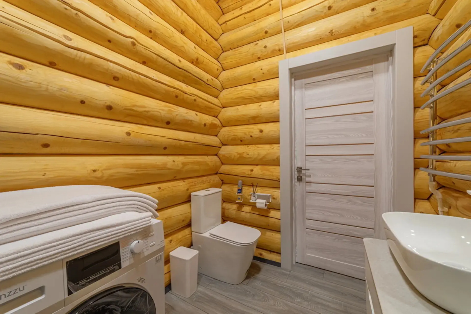 Частный дом в поселке Разливы-1, 8Б