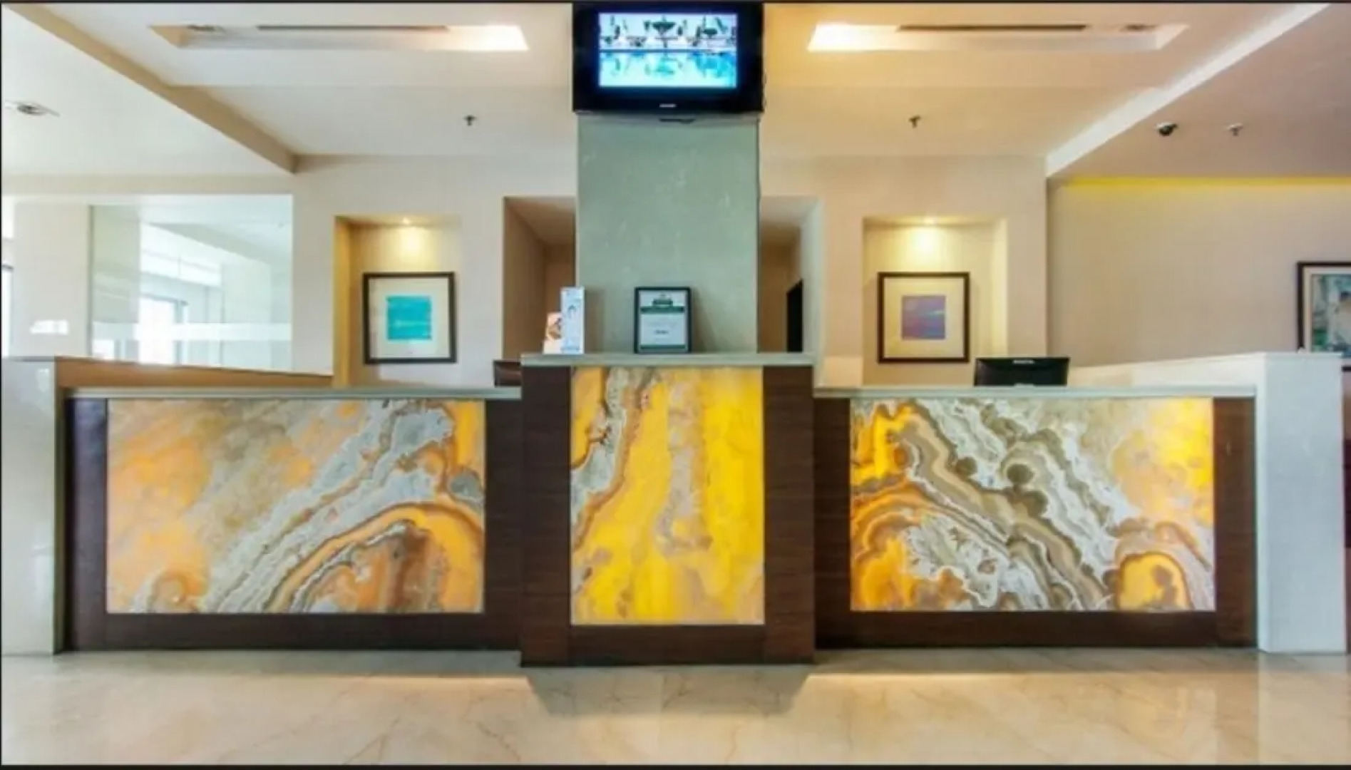 Отель Vibe by The LaLiT Traveler