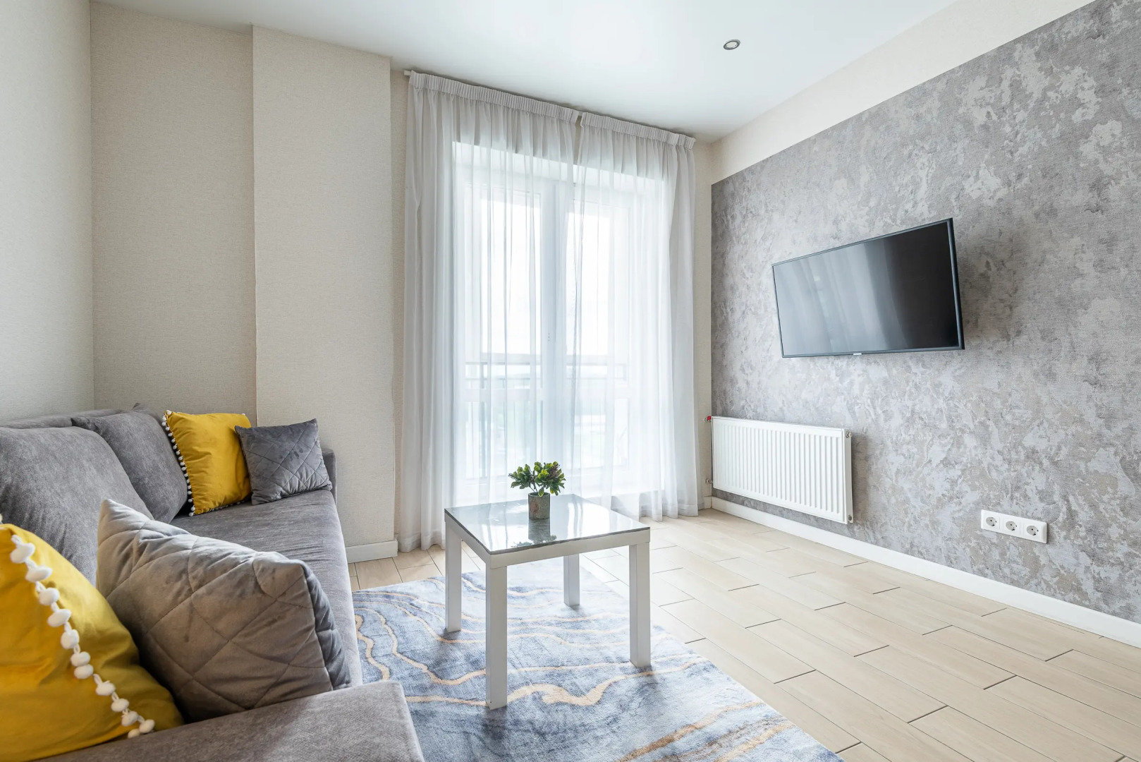 Квартира на сутки Минск Маяк Метро 3 минуты Бесконтактное заселение Wi-Fi Кухня объединена с жилой зоной Отдельная спальня