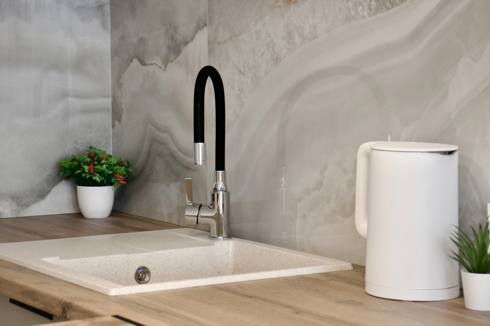 Апартаменты с бассейном у моря