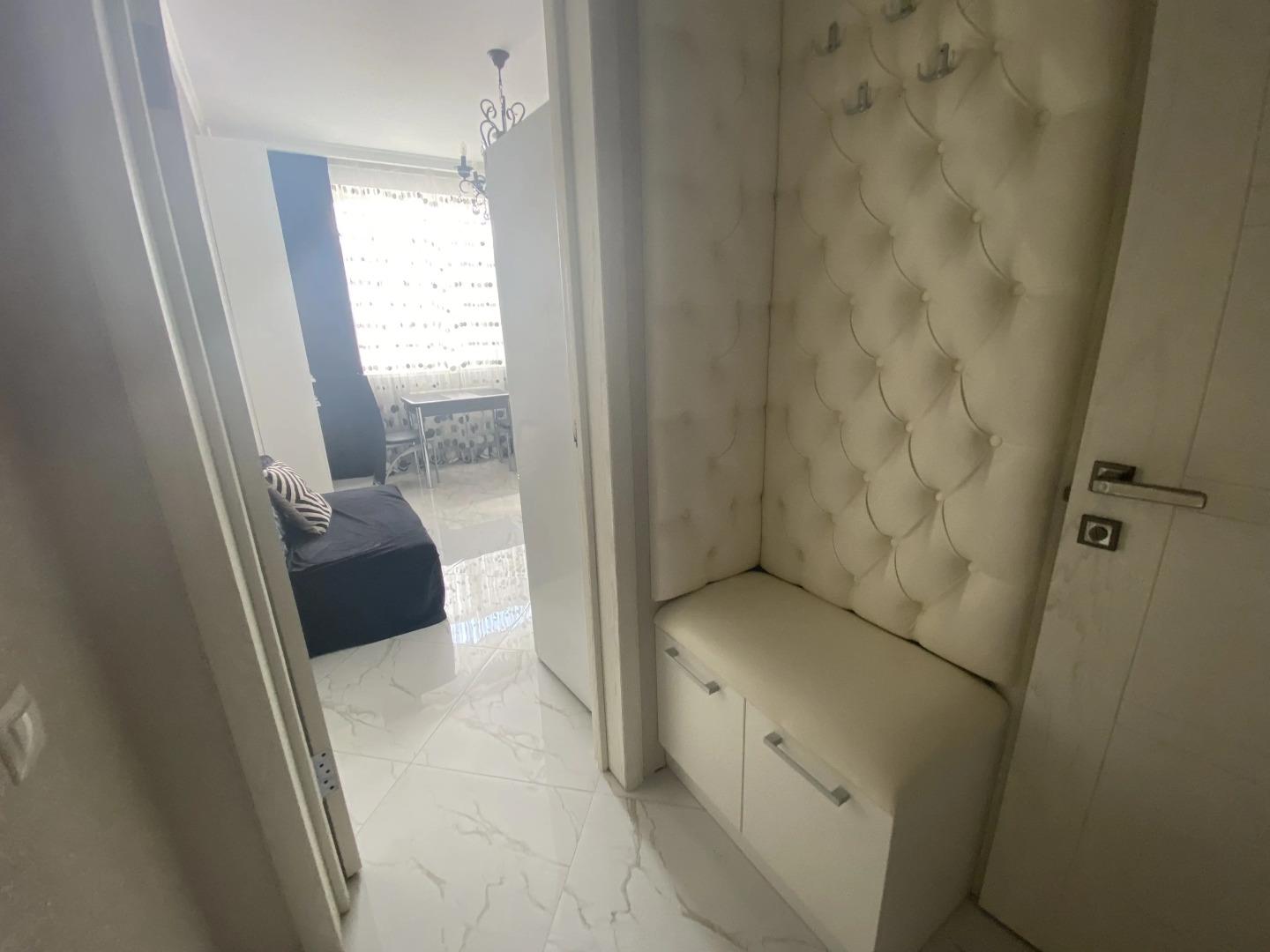 Апартаменты на Чкалова 37 с видом на горы на седьмом этаже с лоджией