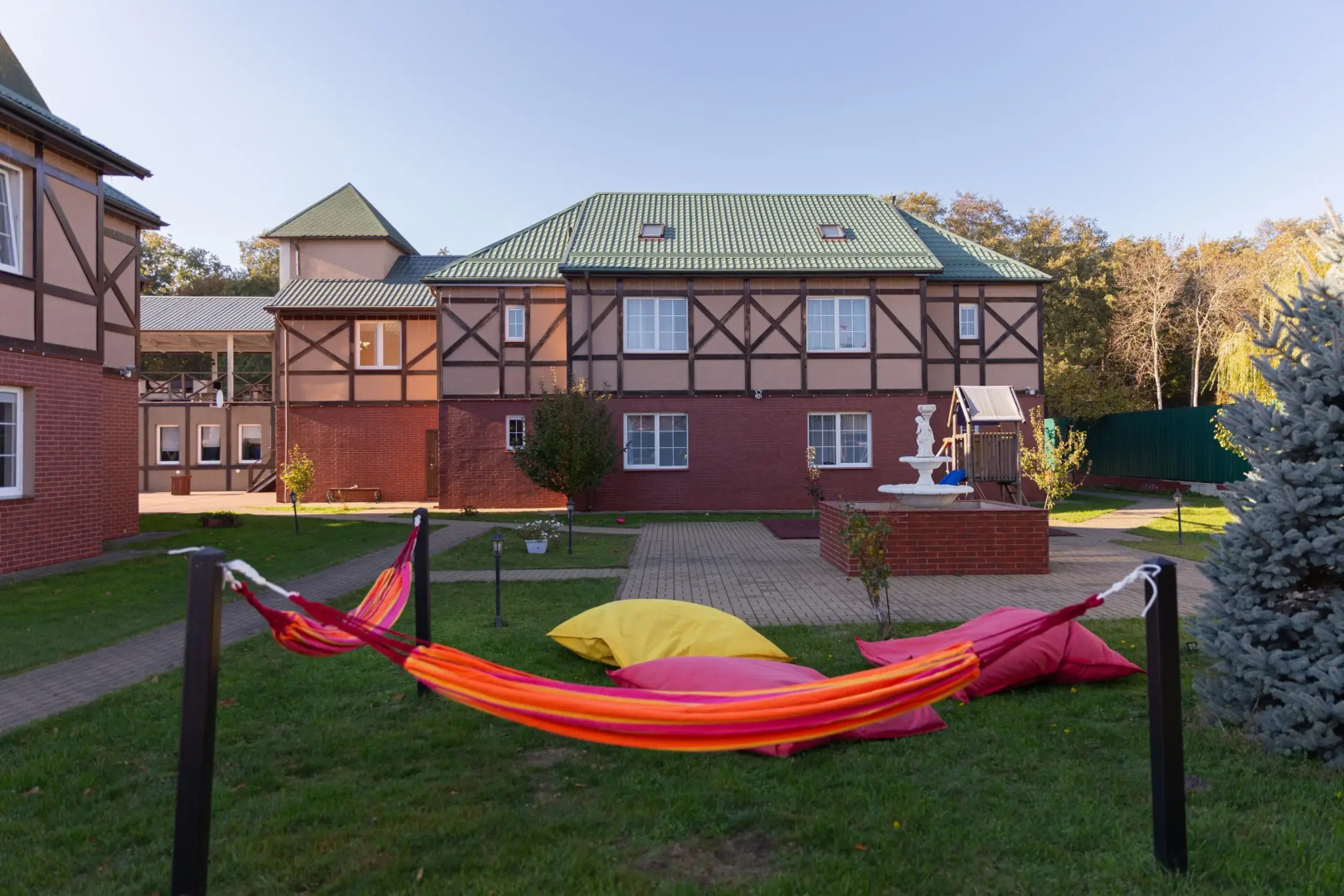 Отель Песок и Море