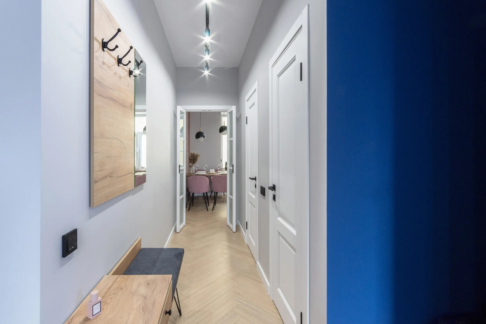 Квартира Lovely Apartment with the View on the Park and the Church