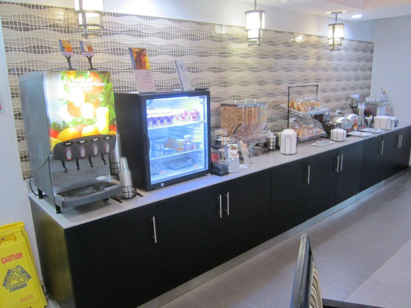 Отель Comfort Inn & Suites