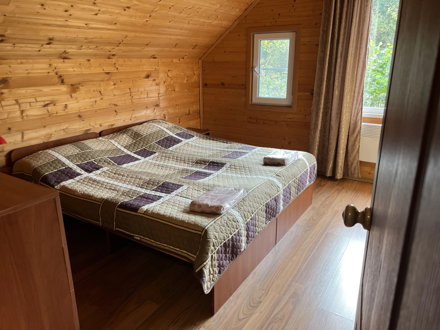 Частный дом у озера