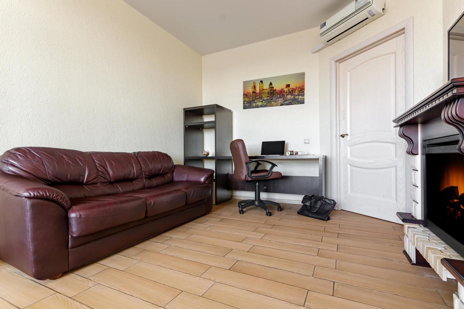 Апартаменты с Камином Угловой Ванной и Видом на Улицу Красную Комфорт с Характером Заселение Круглосуточно by Depart Apart