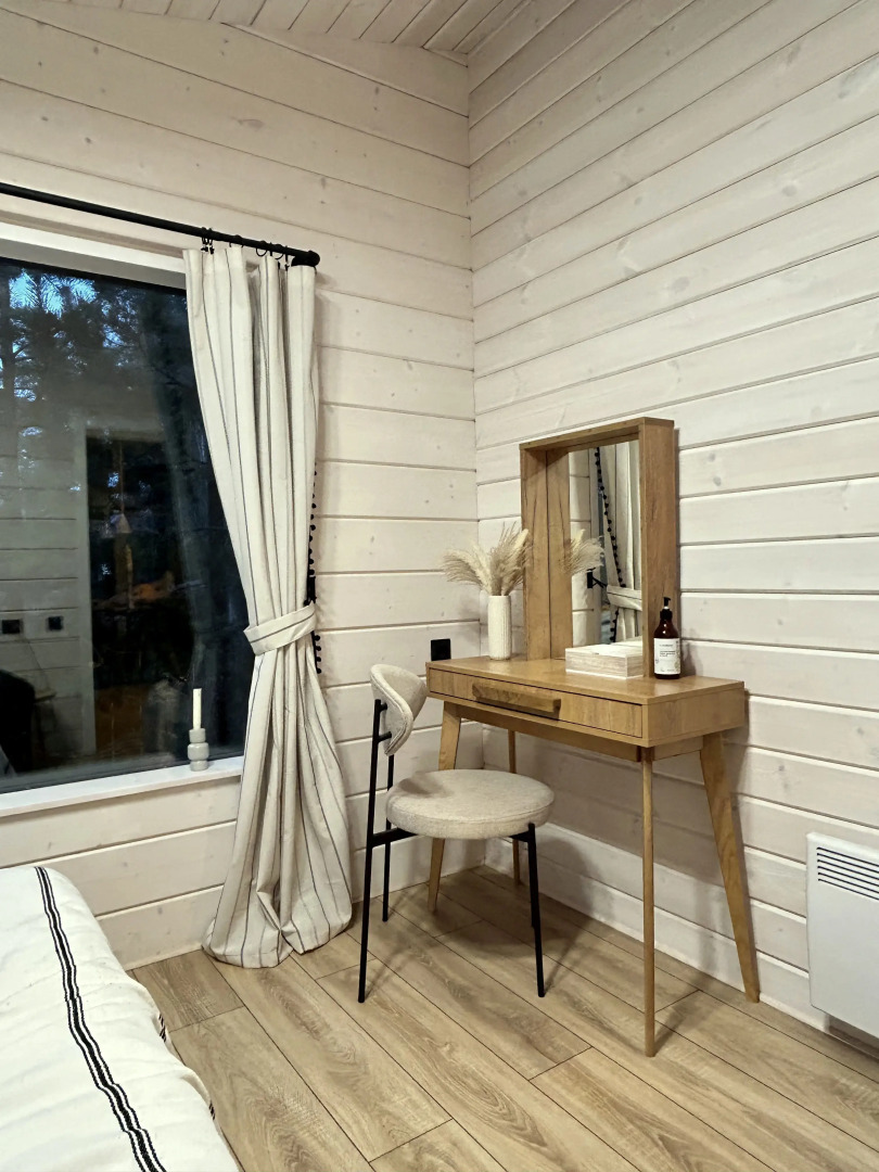 Частный дом у озера с террасой Сосновый дом