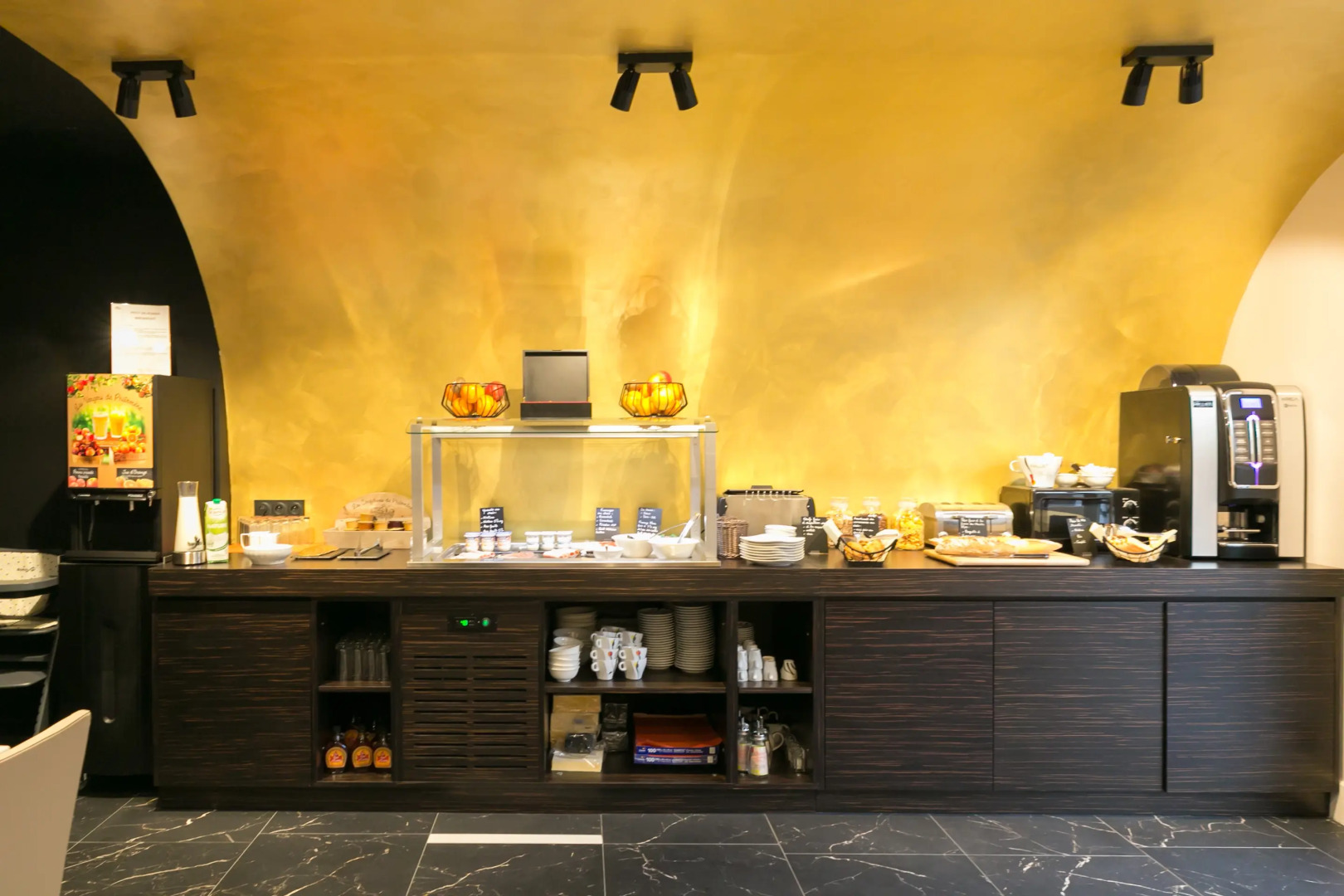 Отель Best Western Journel Saint-Laurent-Du-Var