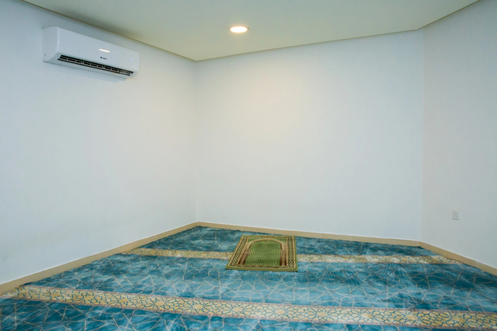 Отель Triple Tree