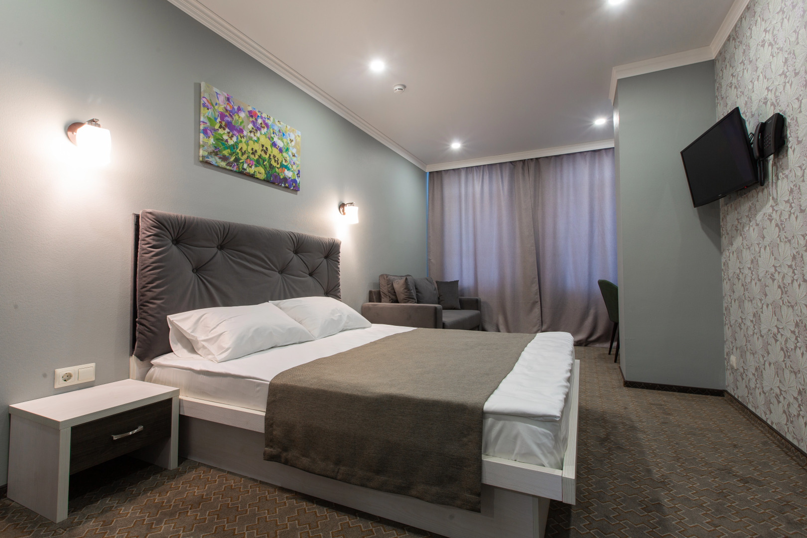 Отель Флора