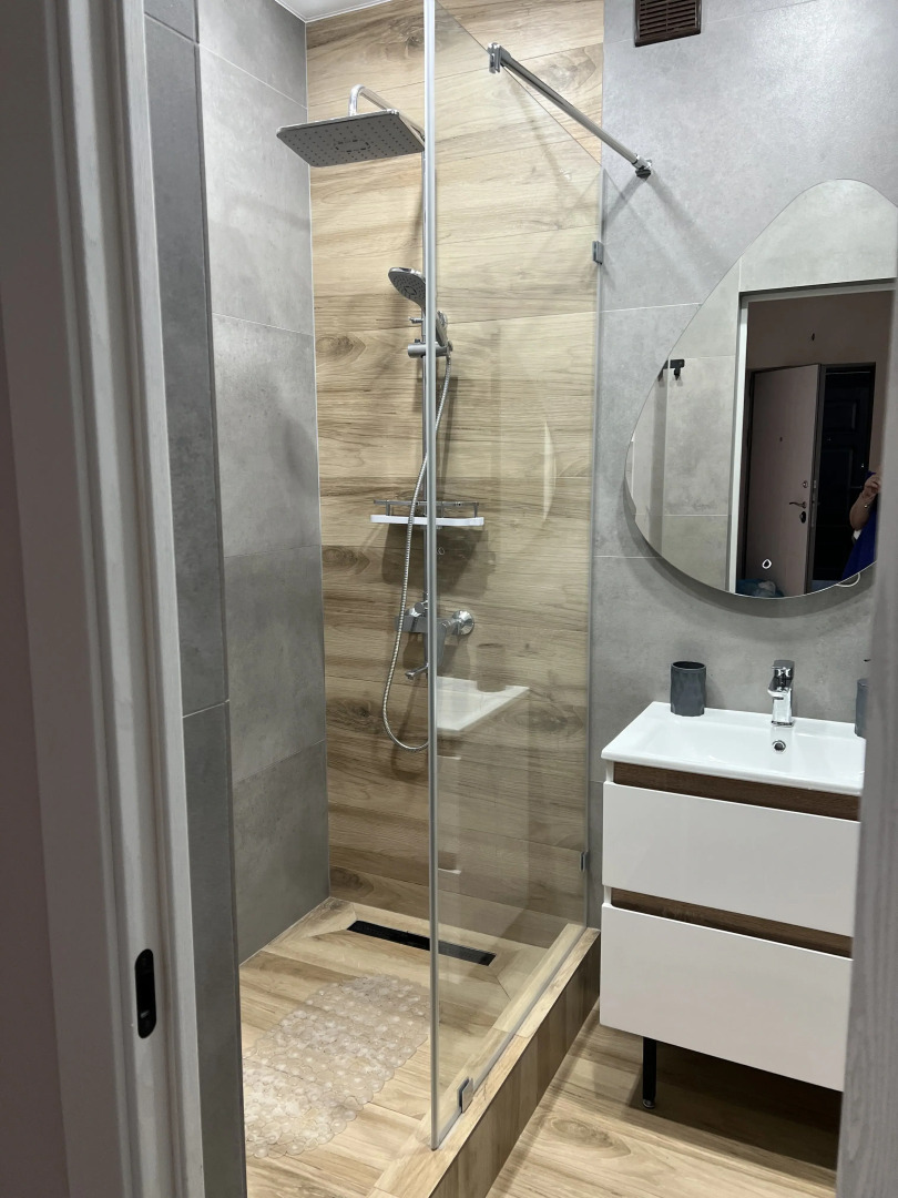 Квартира Сдается уютная двухкомнатная квартира в тихом спальном районе в новом ЖК у моря.