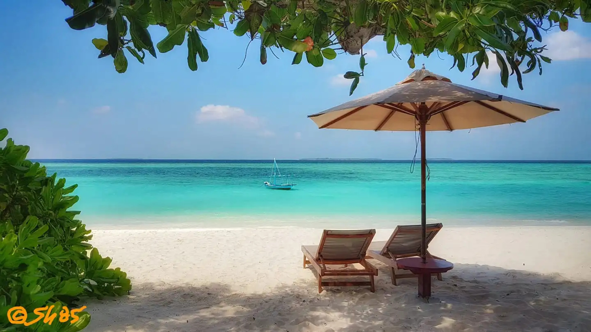 Отель The Barefoot Eco