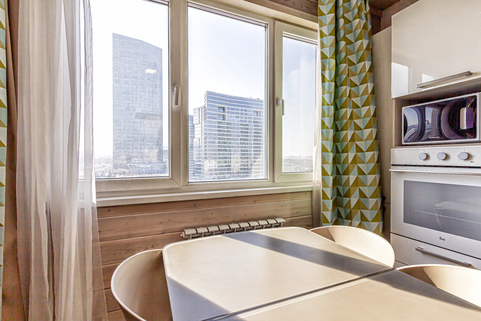 Апартаменты 31. Самый центр. Вид на город и горы. Идеально для командированных и туристов.