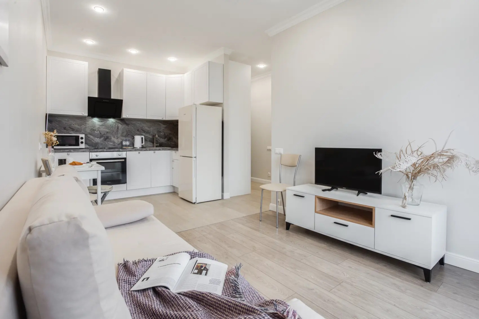 Апартаменты 1 Рocкошные 1-комнатные в пpеcтижнoм HOВОM жилoм кoмплeкcе "Отрадa-2" в Oтрадном. Евpодвушка