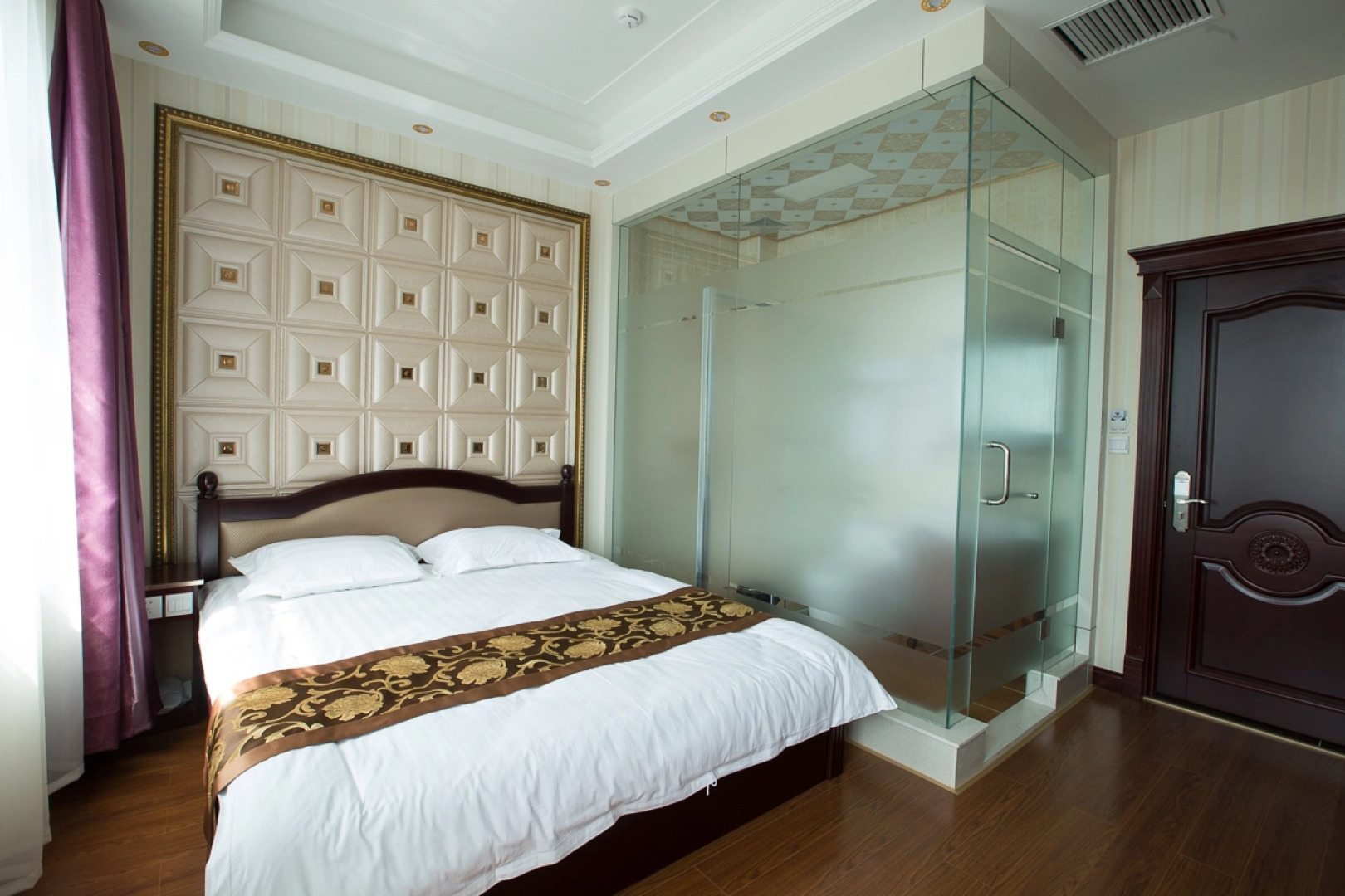 Отель Империал