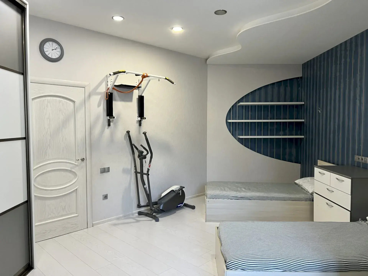 Квартира 8 Просторная 2-к в р-не Дельфинария - до моря 10 мин