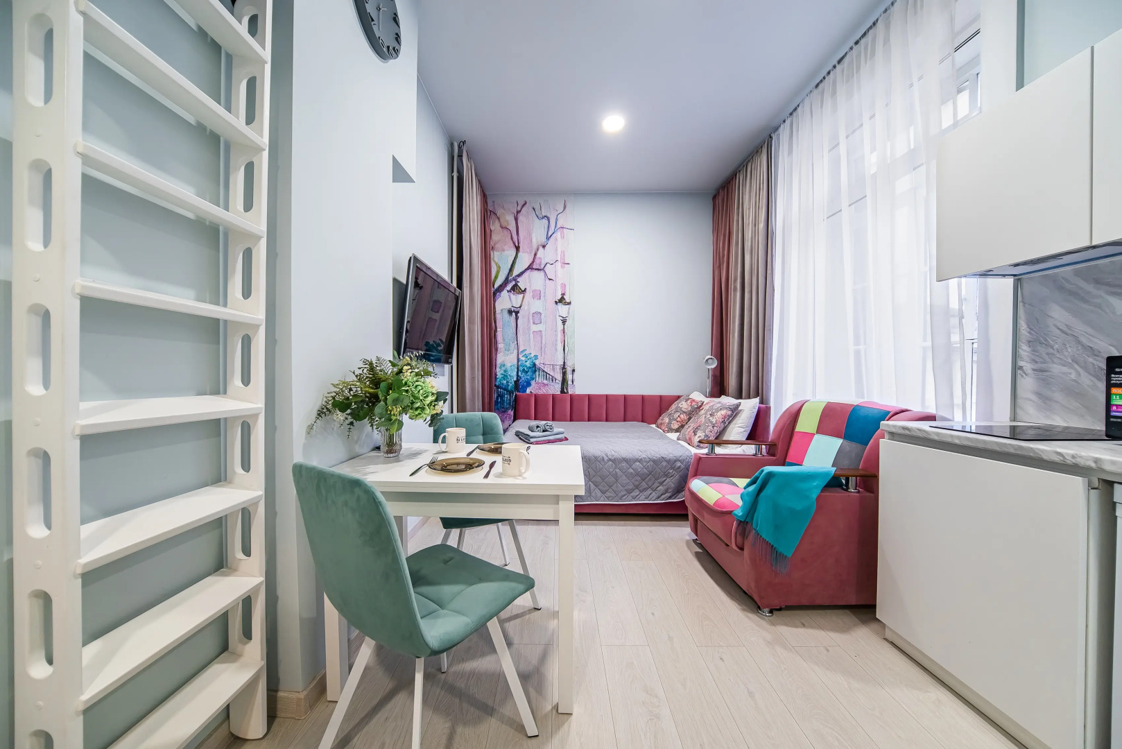 Апартаменты iRon Cat Кузнечный у Невского Проспекта