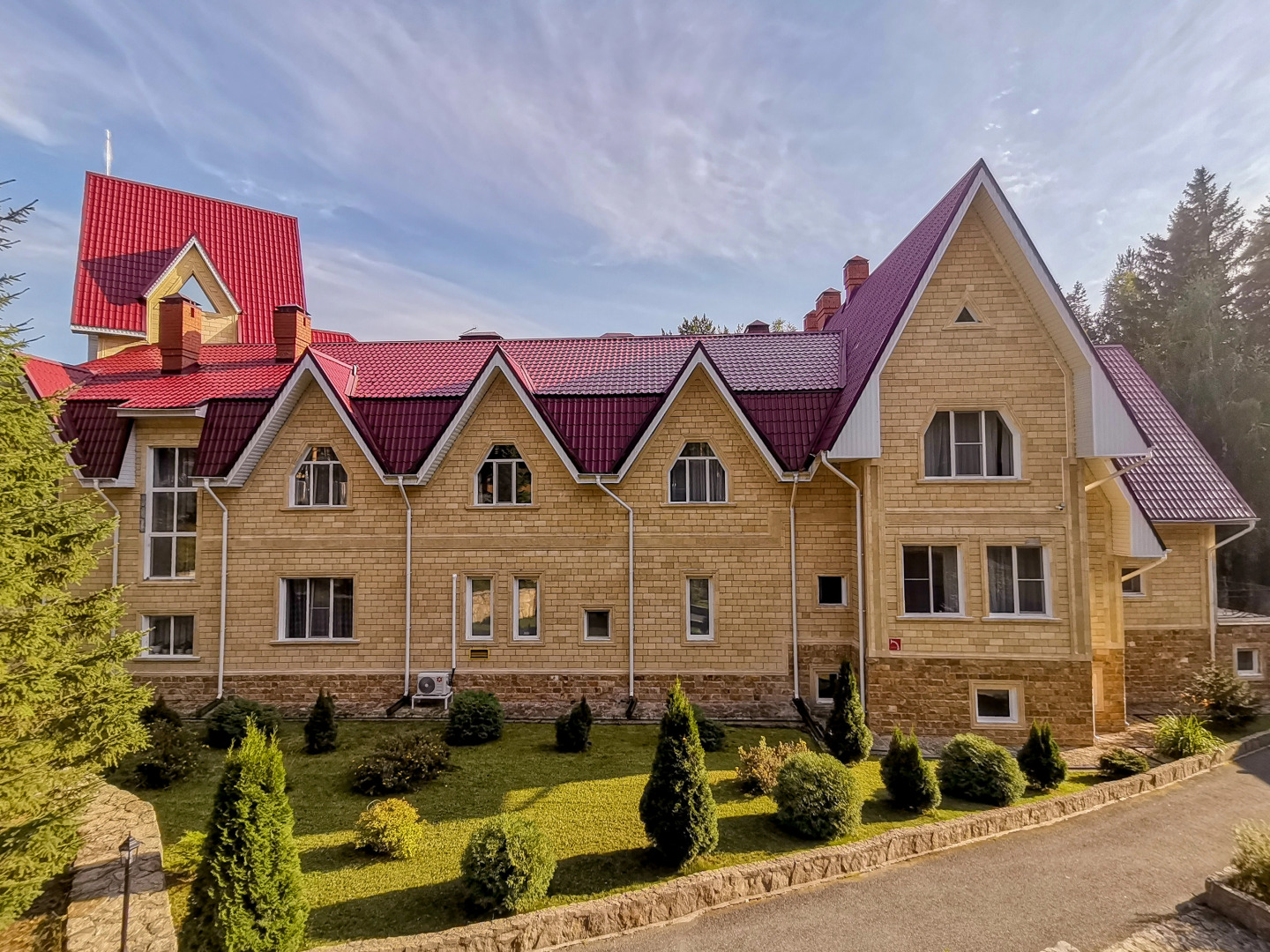 Отель Талес