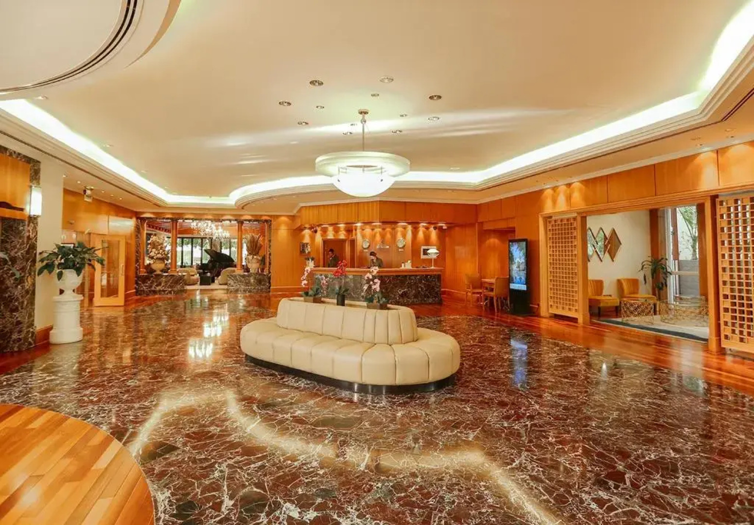 Отель Dubai Marine Beach Resort & Spa