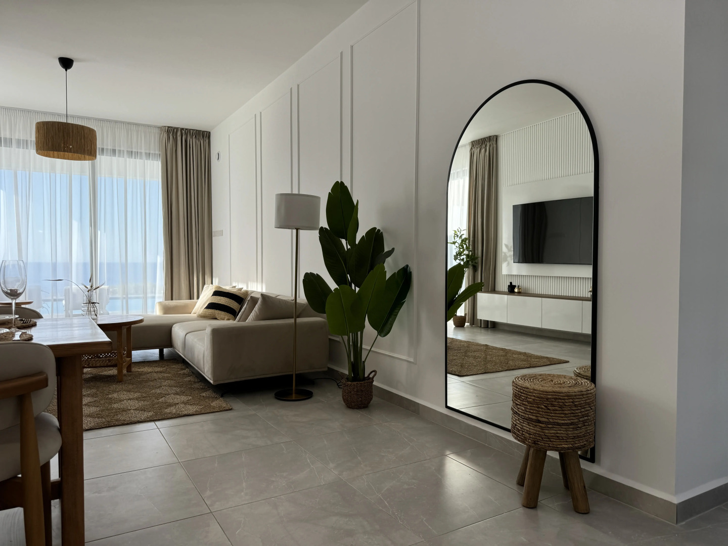 Бунгало Современное бунгало на берегу Средиземного моря