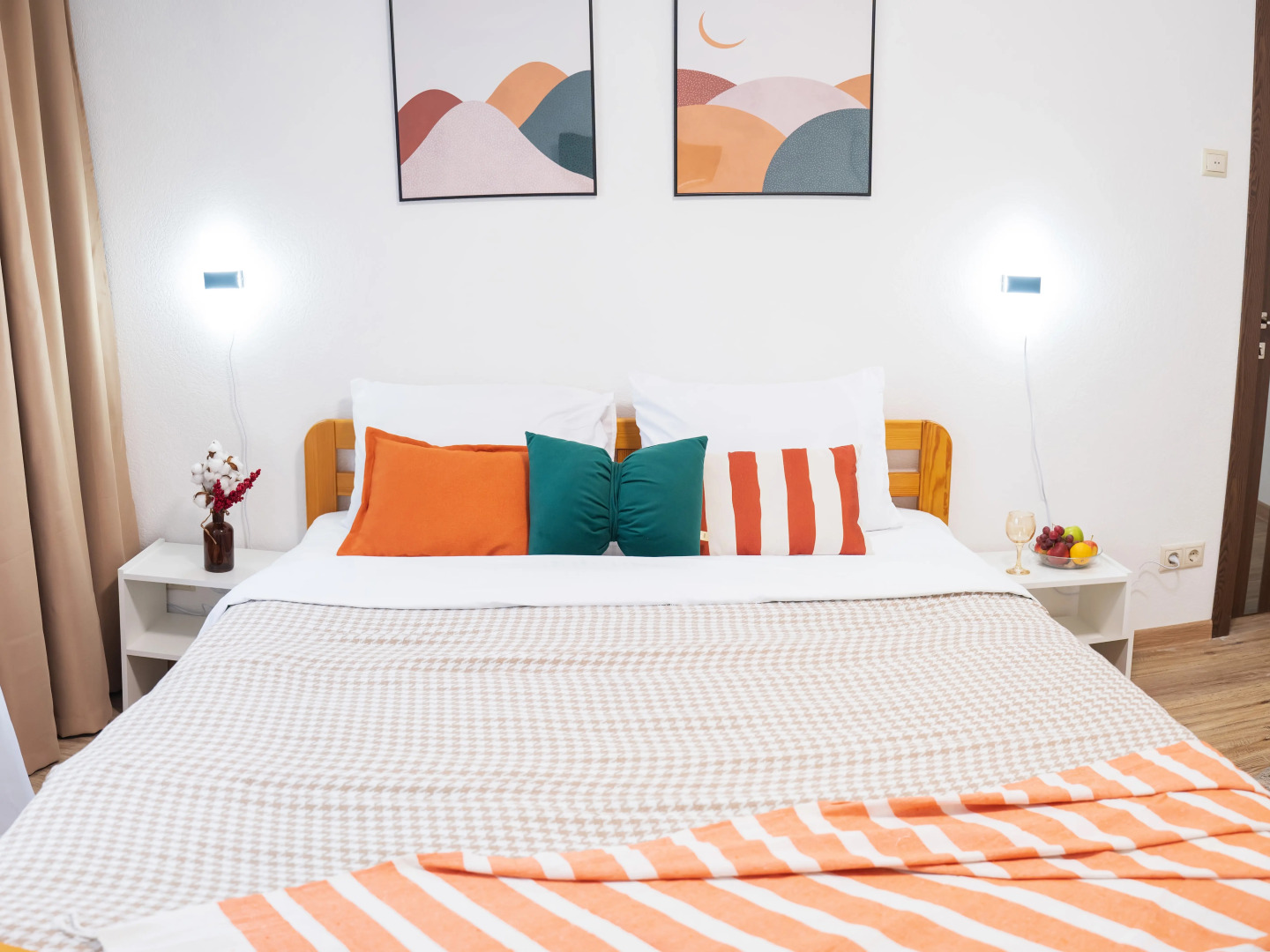 Квартира Просторная Двухкомнатная Natali на метро Пражская