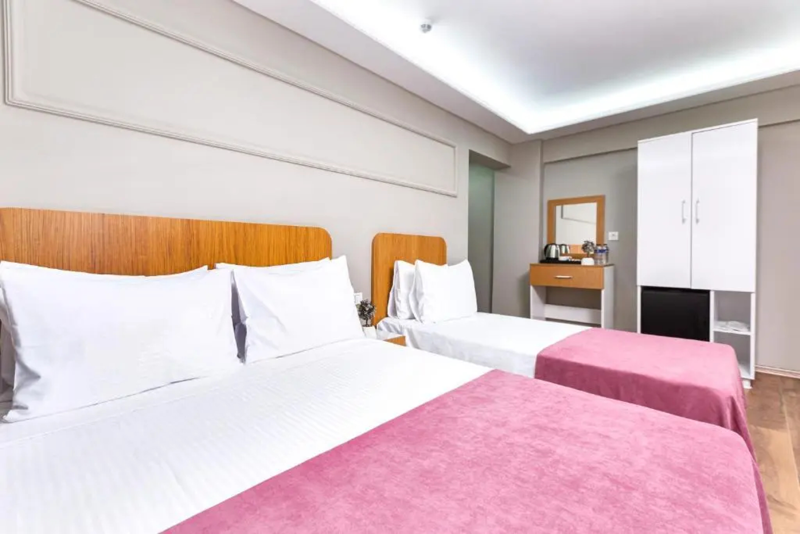 Ria Suites Hotel