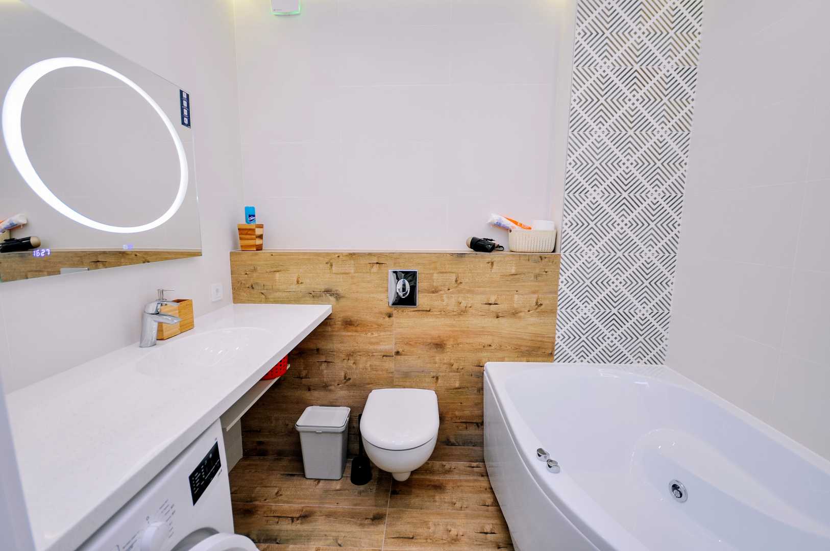 Апартаменты с джакузи у метро на набережной