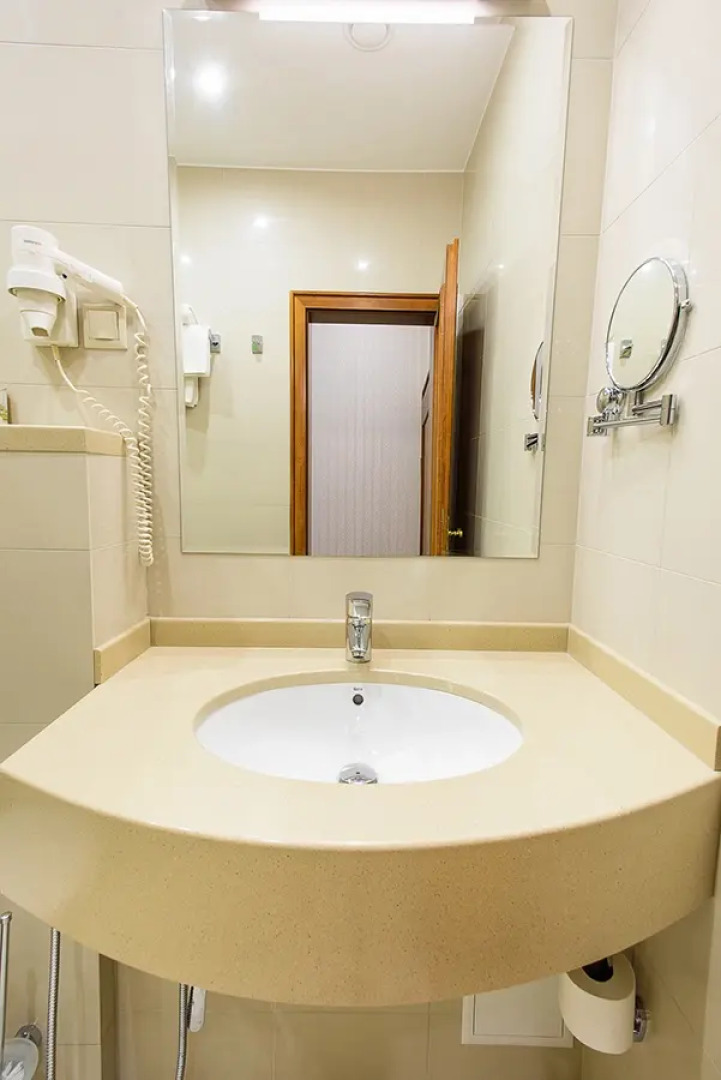 Бизнес-отель Нефтяник на Толстого